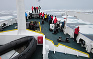 Schiff im Packeis,arctic-travels.com