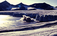 kalbender Gletscher, arctic-travels.com